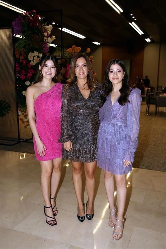 Lorena Salinas, Pamela González de Tamez y Mariann Salinas