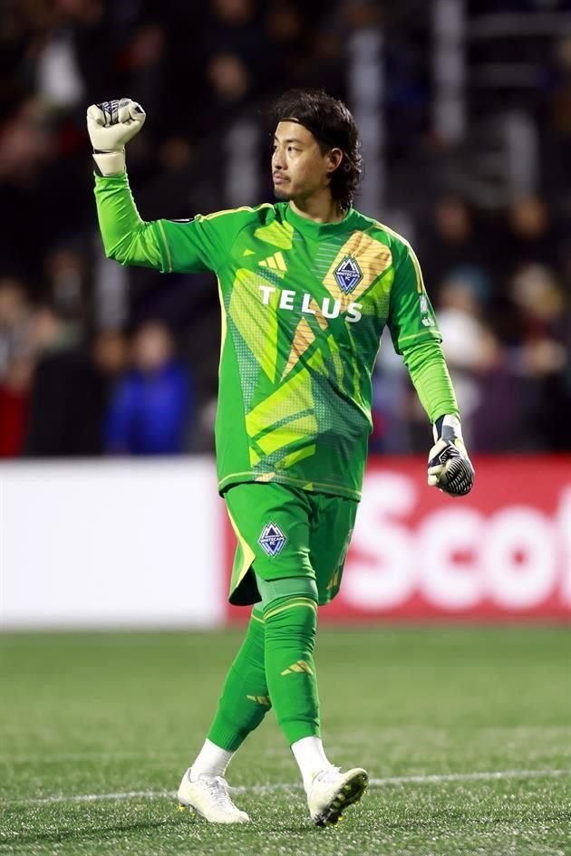 Yohei Takaoka estuvo intratable y atajó varias claras de Tigres. En el gol de Gignac, poco pudo hacer.