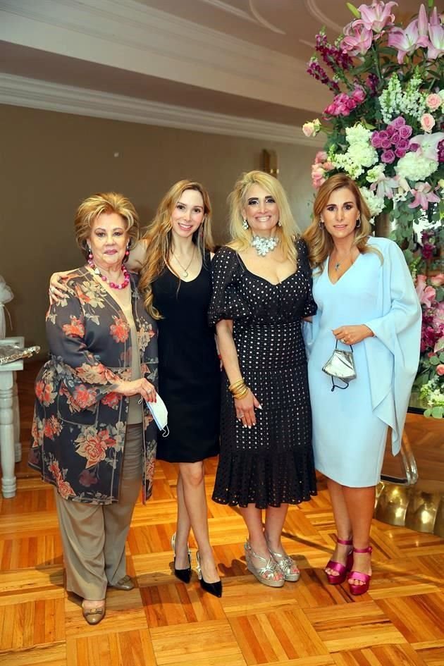 Graciela Flores de Tancredi, Karla Flores de Cagnasso, Karina Charur de Tancredi y Graciela Tancredi