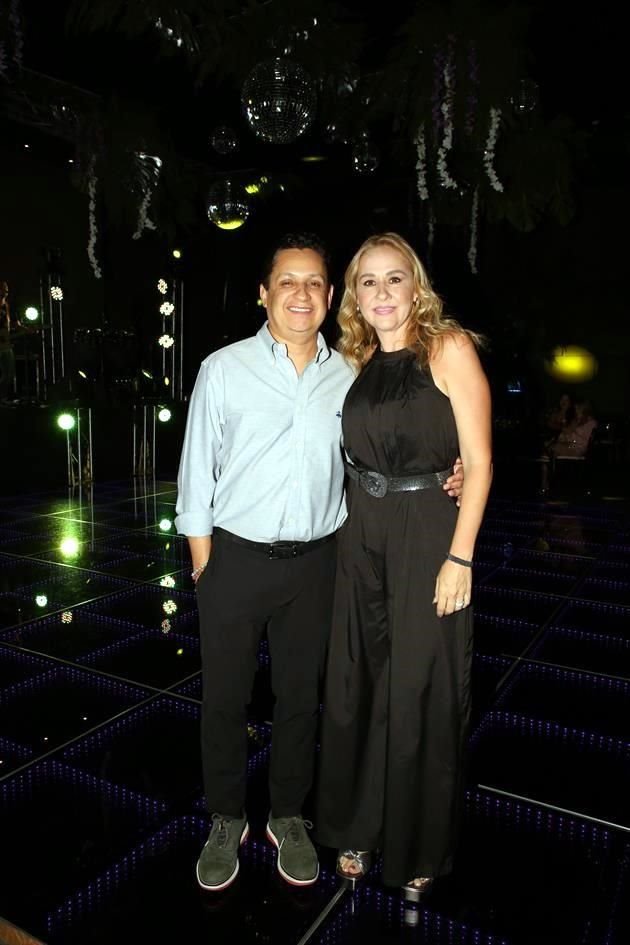 Ernesto Chávez y Paola Loya