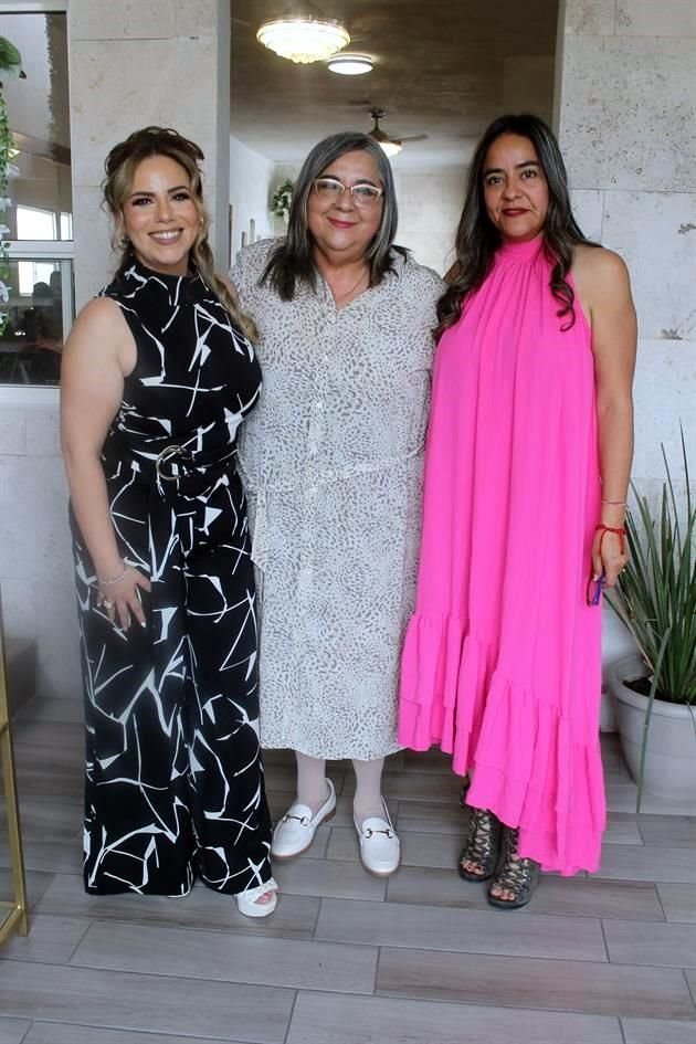 Mardia Carlos, Ofelia y Claudia Rincón