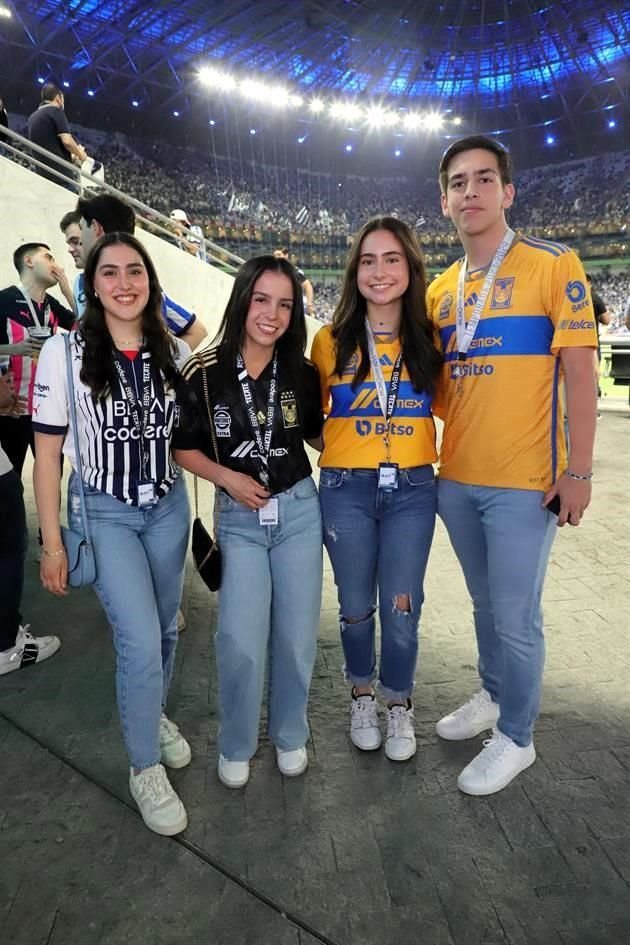 Ana Gaby Guzmán, Sofía Guajardo, Isabela Lara y Pablo Odriozola