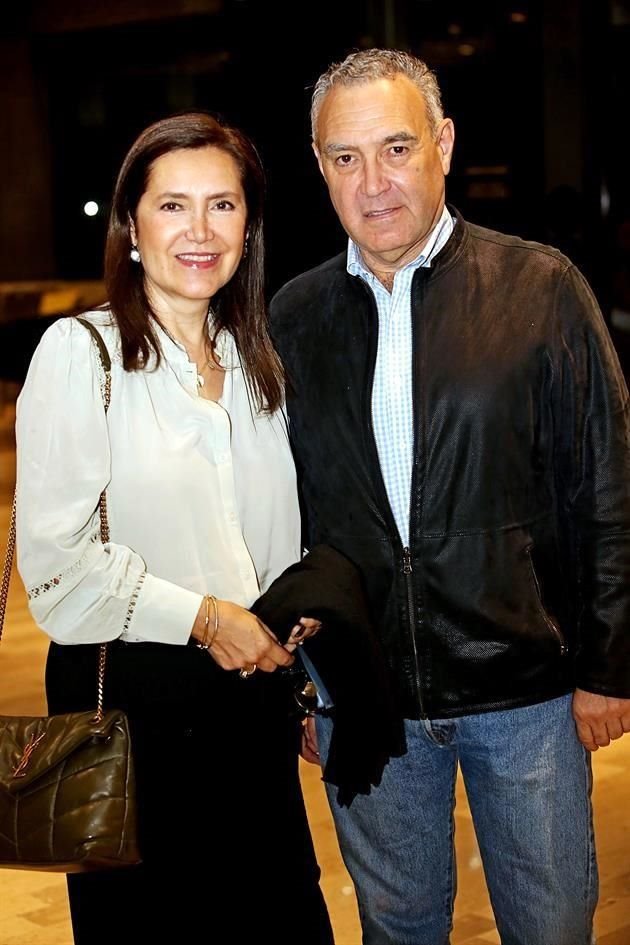 Claudia Villarreal y Gregorio Canales