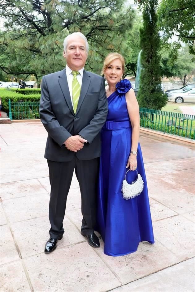 Patricio Garza y Mirna González de Garza