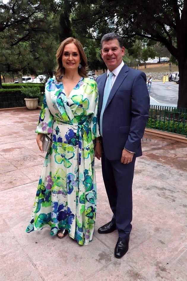 Ana Lucía Llano de Elizondo y Fernando Elizondo