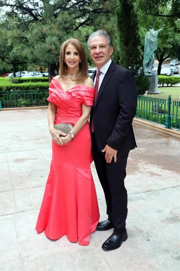 María Gabriela Kalifa de Martínez y Aurelio Martínez