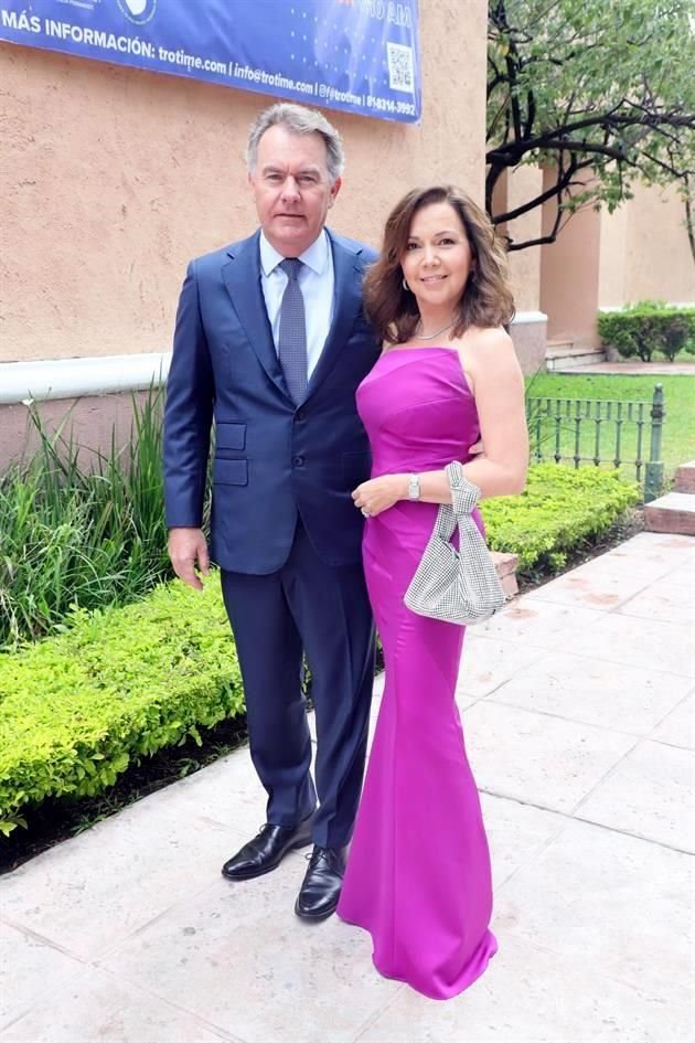Alejandro Garza y Adriana Flores de Garza