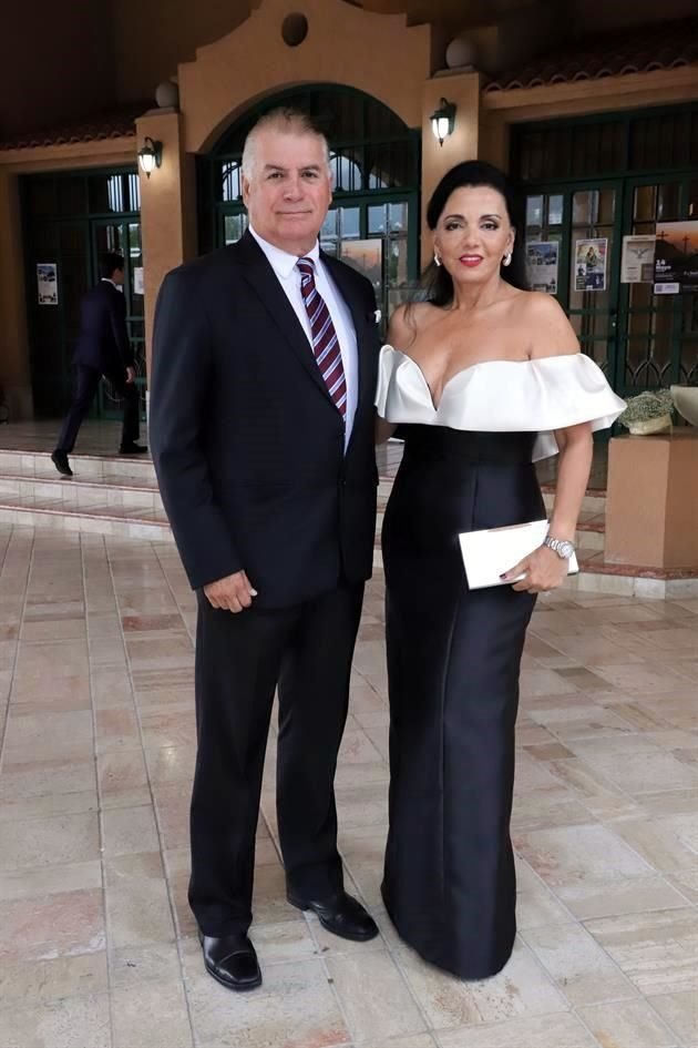 Gustavo Morton y Mónica Galván de Morton