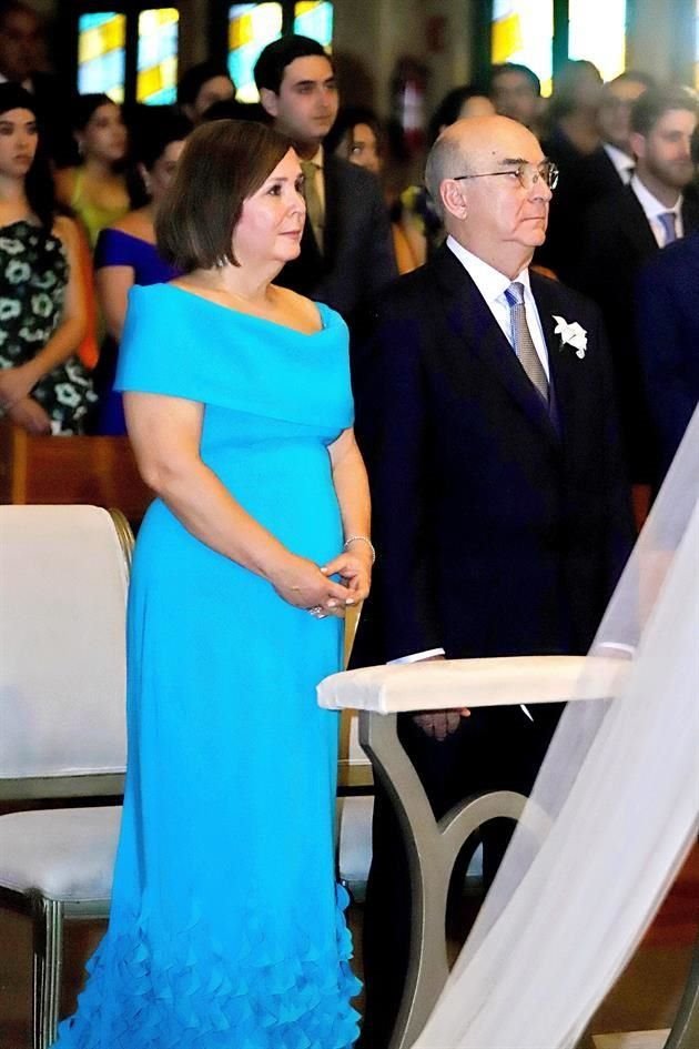 PAPÁS DE LA NOVIA. Marilú Martínez de Vidaurri y Jesús Vidaurri Leal