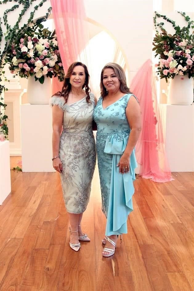 Myrna Elizondo de Elizondo mamá y Silvia Martínez de Quezada, futura suegra