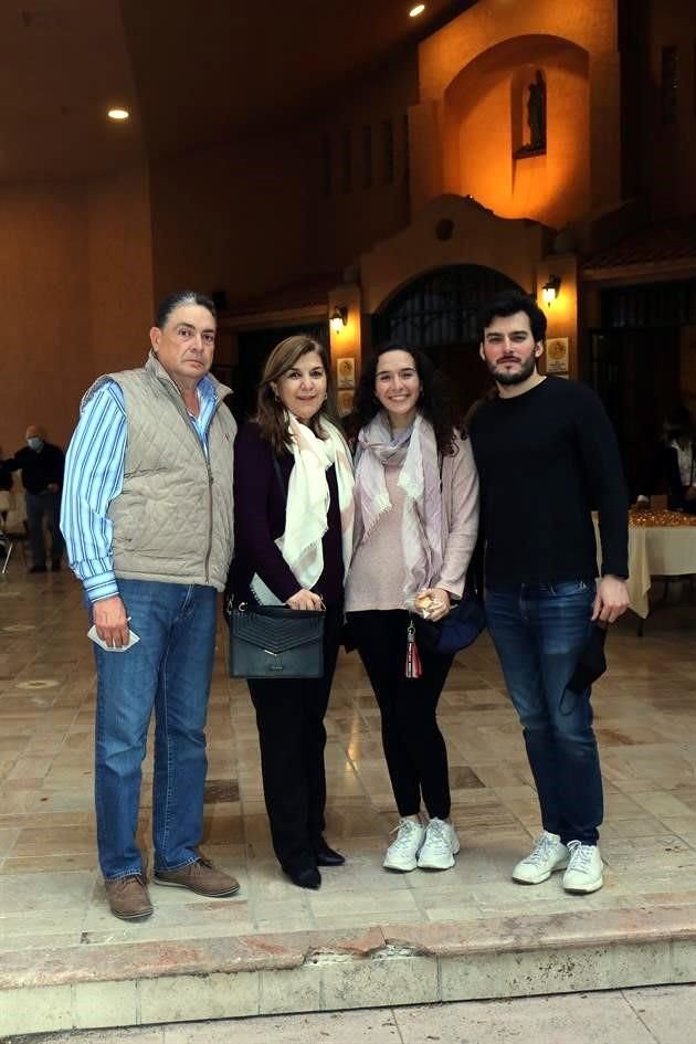Reynaldo Cárdenas, Liliana Gutiérrez de Cárdenas, Lili Cárdenas y Mauricio Palencia