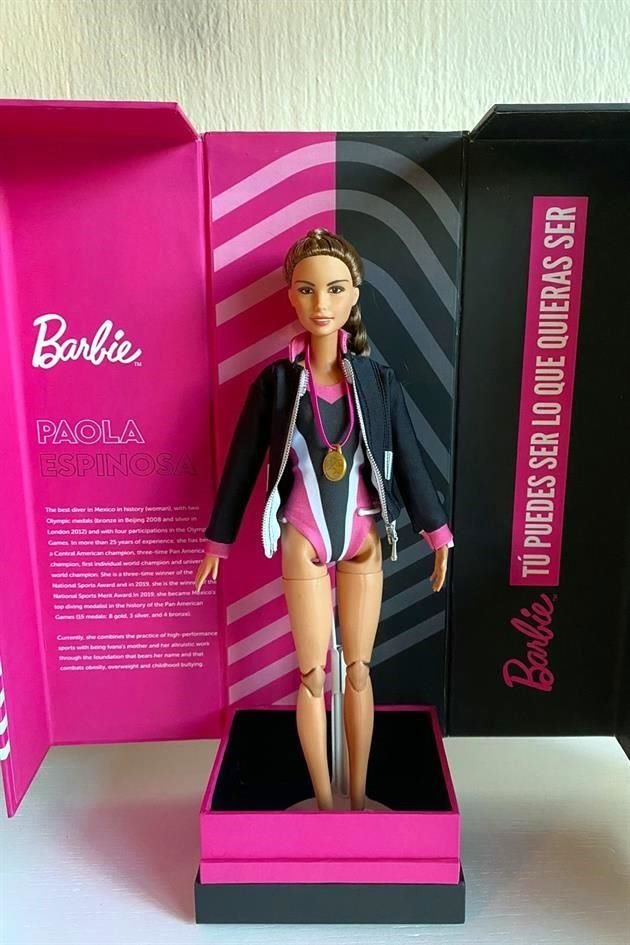 Paola Espinosa fue reconocida por la famosa marca de muñecas con dicha creación, luego de cumplir una trayectoria de 25 años. 