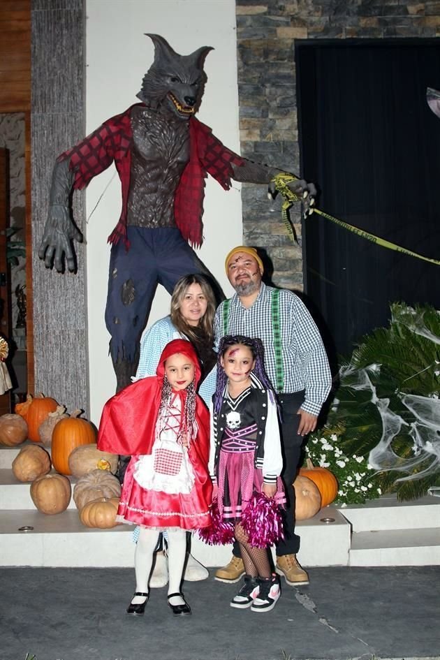 Suheidi Hernández de Almazán, Juan Pablo Almazán, María Victoria y María Sofía Almazán