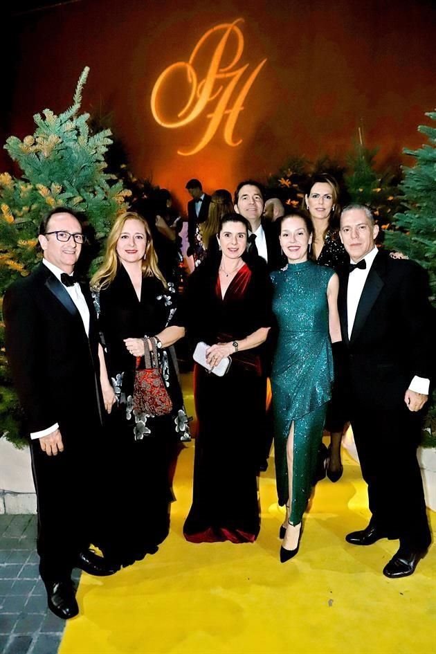 Agustín Blanco, Rosa María Oliver de Blanco, Francisco Villaseñor, Claudia Garza de Villaseñor, Alejandra Carrillo de García, Consuelo González de Bustindui y Alejanro Bustindui