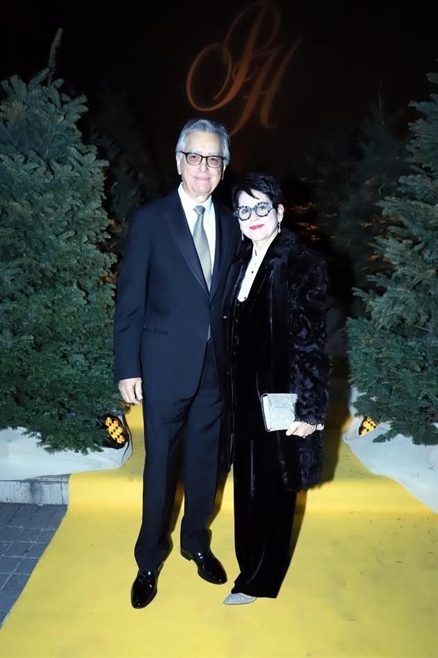 Enrique Martínez y Tere Guzmán de Martínez