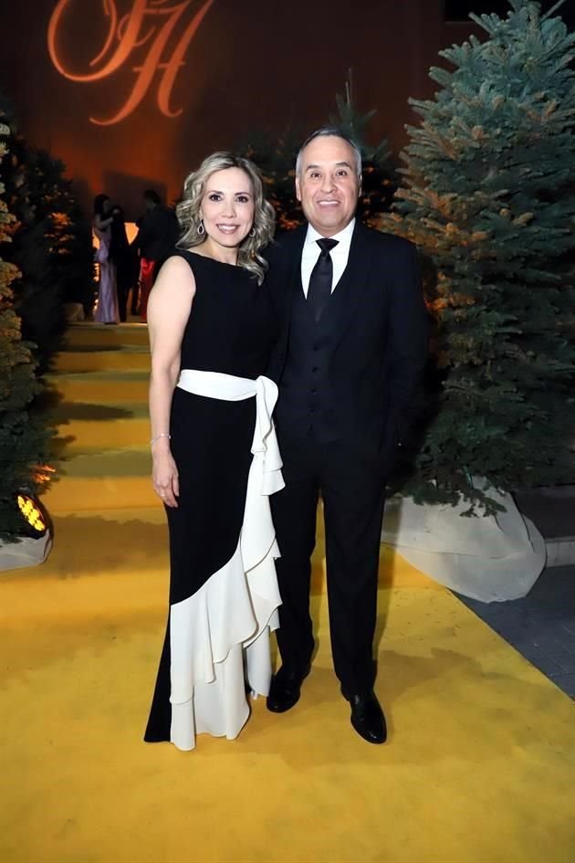 Samantha Escobedo y Carlos Longoria