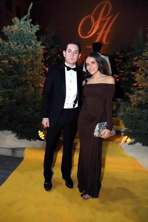 Tony Calderón y Regina Obregón