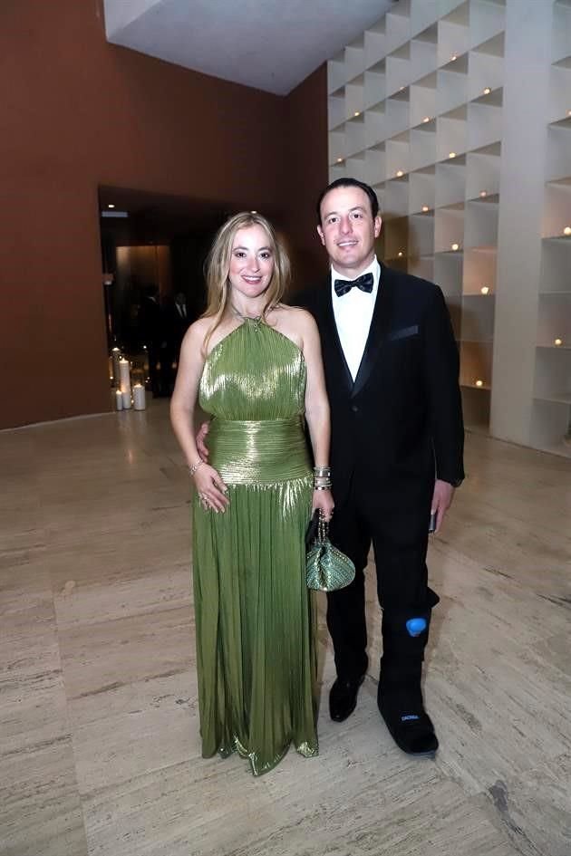 Myrna González de Pérez Salinas y Daniel Pérez Salinas