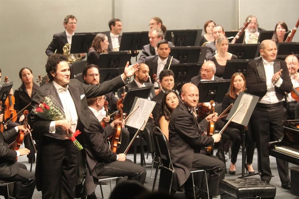 El solista Abdiel Vzquez y la Sinfnica de la UANL, dirigida por Jess Medina, fueron ovacionados en el concierto en homenaje al maestro Gerardo Gonzlez.