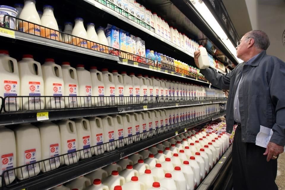 La pandemia generó que los consumidores prefirieran la leche fluida con mayor vida de anaquel.
