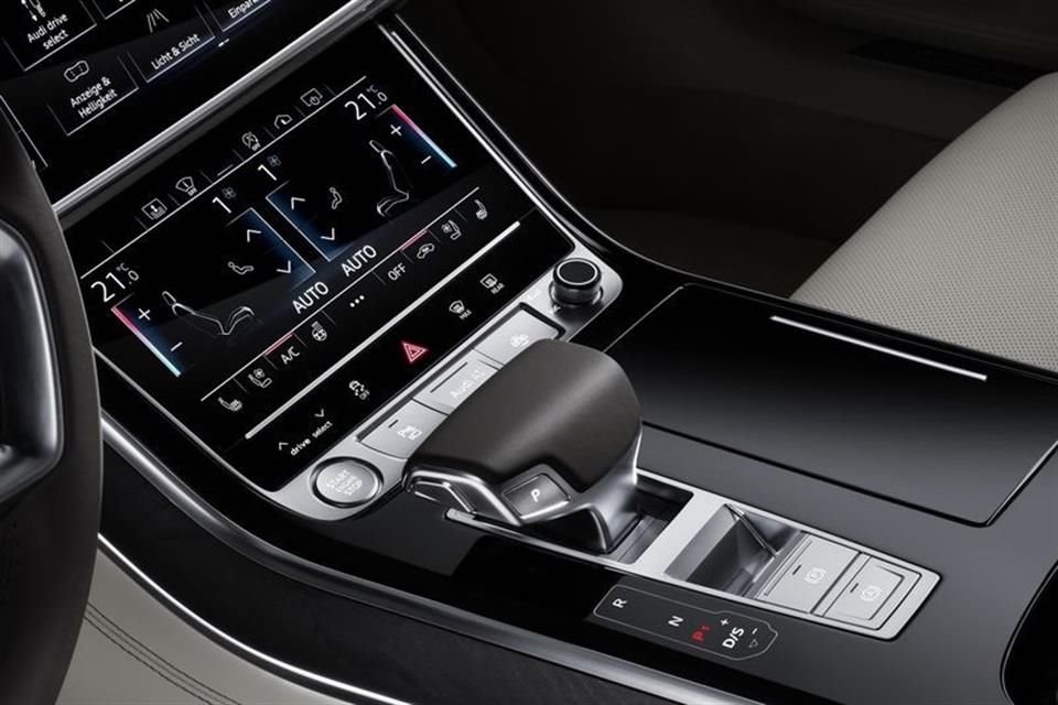 El Audi A8 es parte de la estrategia de Audi hacia 2025 para centrarse en la adición de vehículos completamente eléctricos a su gama.