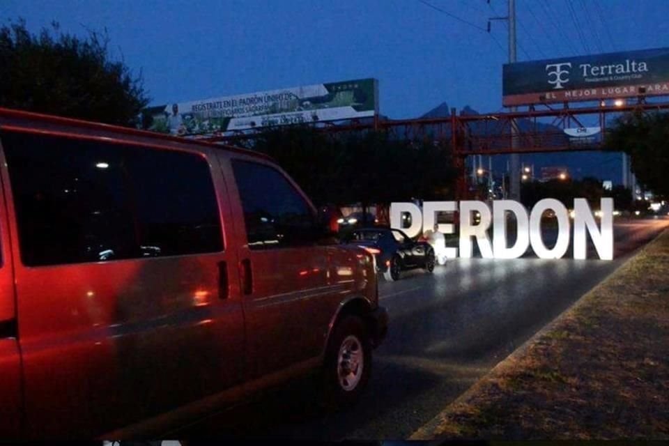 Las letras fueron colocadas en la Avenida Lzaro Crdenas, a la altura de Valle Oriente, en San Pedro.