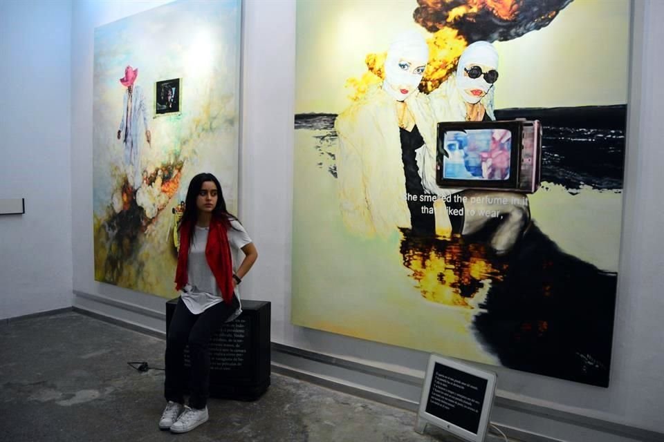 Karen Reyes combina en una de sus obras la historia de Génesis P-Orridge y la explosión de una bomba.