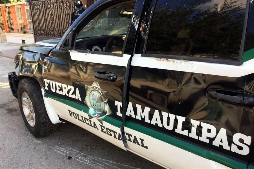 El vehculo es una pick up Dodge Dakota con balizado de la Polica Estatal Fuerza Tamaulipas.