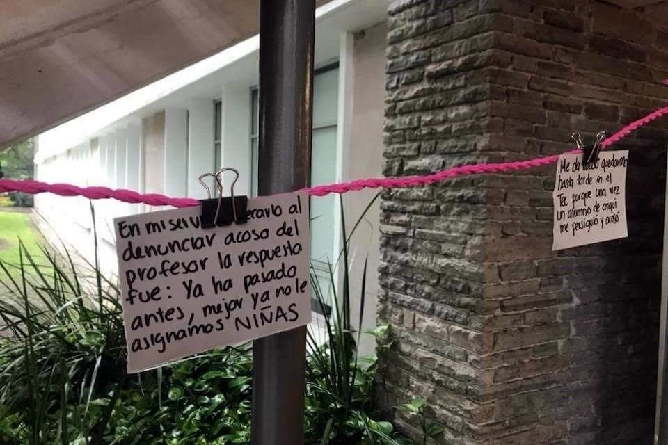 Mensajes con testimonios sobre acoso aparecieron ayer por la maana en Aulas II del Tec, donde tiene su sede el rea de Humanidades y Letras Espaolas del Campus Monterrey.