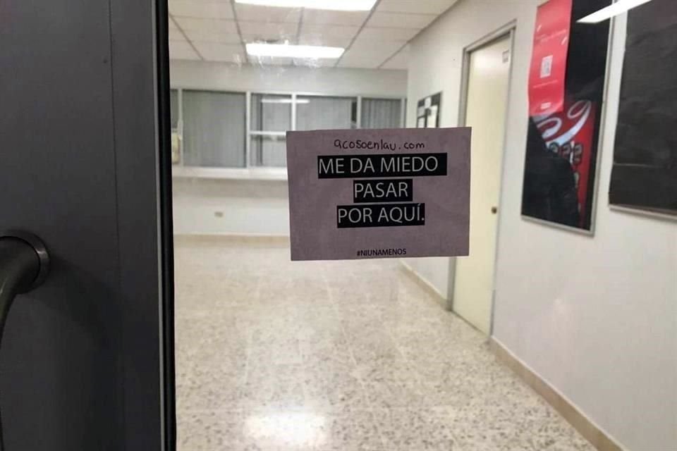 'Me da miedo pasar por aqu', escribieron a la entrada de unas oficinas en el Tec de Monterrey.