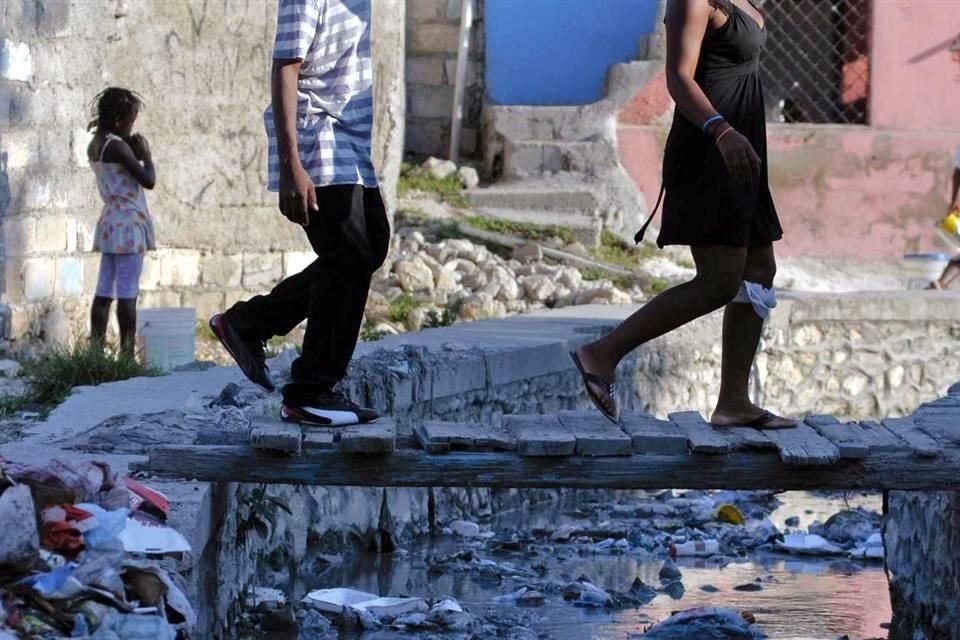 Oxfam admitió que directivos contrataron prostitutas durante misión en Haití tras terremoto de 2011; no descartaron presencia de menores.