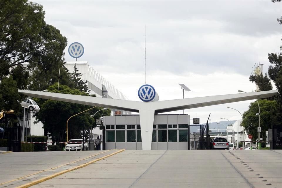 Fachada de la Planta Automotriz Volkswagen Puebla, en el kilómetro 120 de la Autopista México-Puebla.