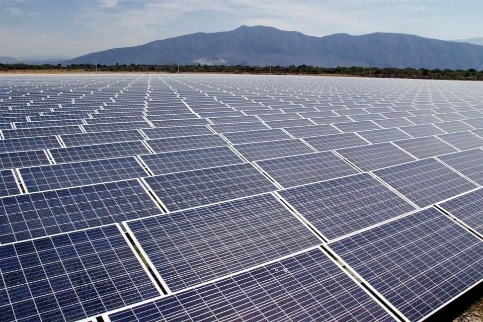 La mayora de los equipos son importados por empresas transnacionales que instalan centrales fotovoltaicas de gran escala.