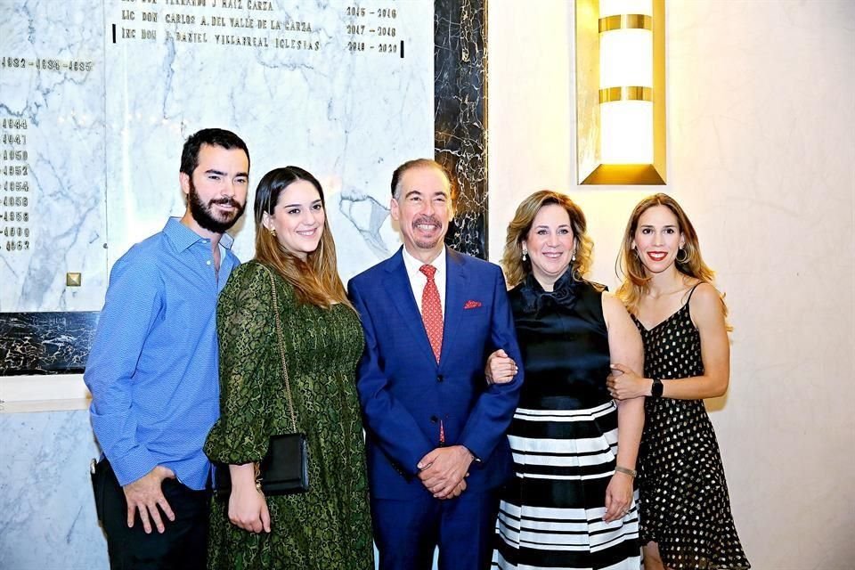 Adrián Santos, Viviana Villarreal, Daniel Villarreal Iglesias, Paulina Garza de Villarreal y Sofía Villarreal de Gil