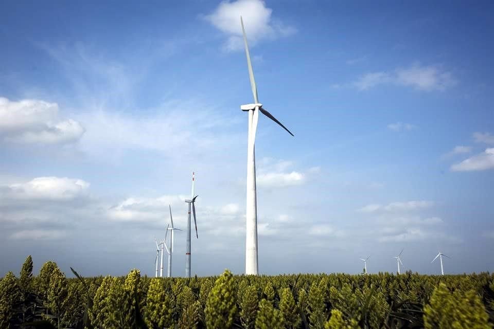 En Coahuila, uno de los proyectos que se encuentran en ejecución es el parque eólico Amistad II, de la italiana Enel Green Power, cuya construcción inició en 2018 y en el cual se invertirían 115 millones de dólares.