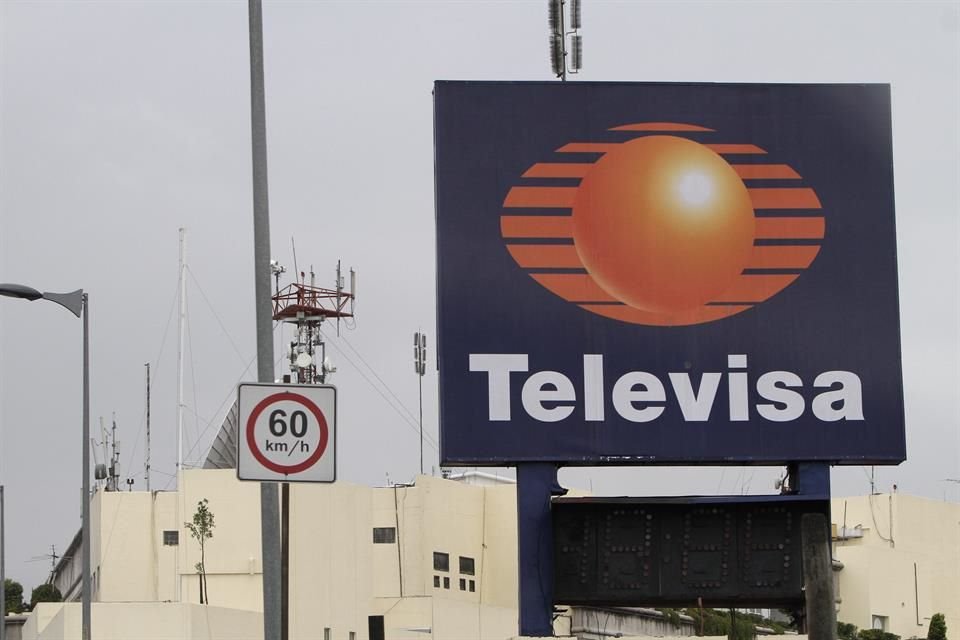 Sin dar detalles, el periodista Carlos Loret de Mola confirmó su salida de Televisa.