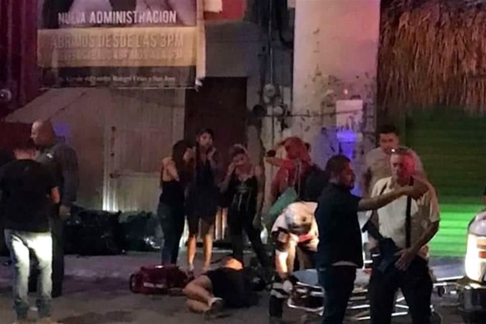En el table dance Woman, en Lincoln y San José, en la Colonia San Jorge, fueron baleadas tres personas, entre éstas una mujer, aseguró el informante.