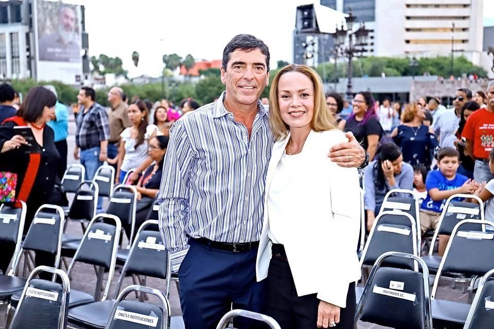 Roberto Rodríguez y Nora de Rodríguez