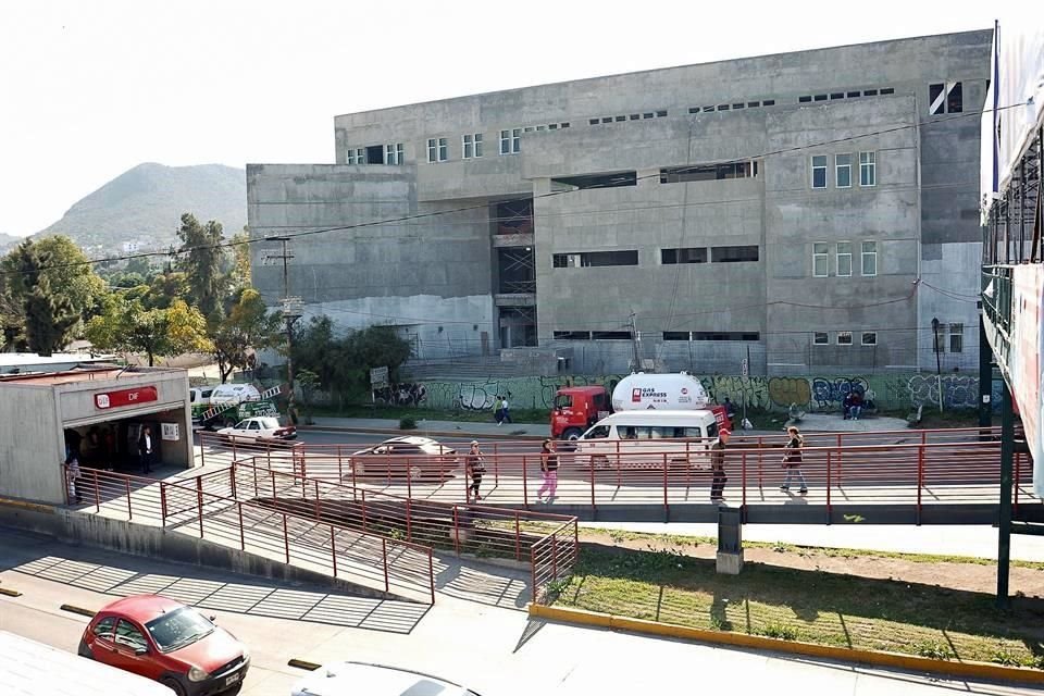 Edificio del Instituto de Oncologa de Ecatepec, que an se encuentra en construccin pese a que fue uno de los compromisos de Pea Nieto.