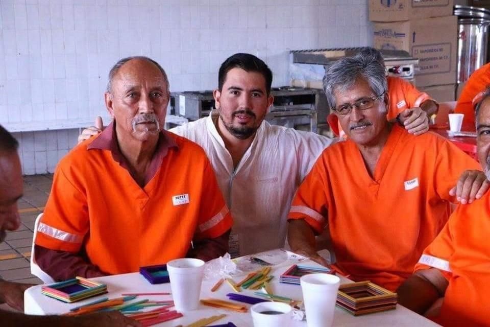 En el 2013, Marco Antonio de la Garza Garza visitó por primera vez el Penal del Topo Chico, junto con la asociación 'Promoción de Paz'.