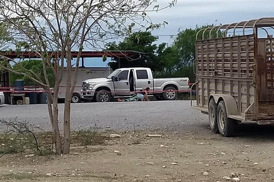 Alrededor de las 10:00 horas se dio el reporte, provocando la movilización policiaca hacia la comunidad de El Carrizo, a la altura del kilómetro 70.
