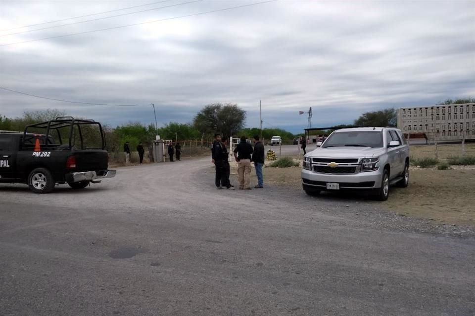 Alrededor de las 10:00 horas se dio el reporte, provocando la movilización policiaca hacia la comunidad de El Carrizo, a la altura del kilómetro 70.