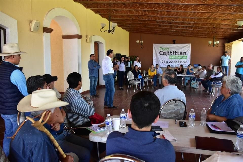 Durante el Foro Cajititlán Sustentable se abordan temas cono plantas de tratamiento, atención en materia de salud, laguna de oxidación y oxigenación, entre otros.