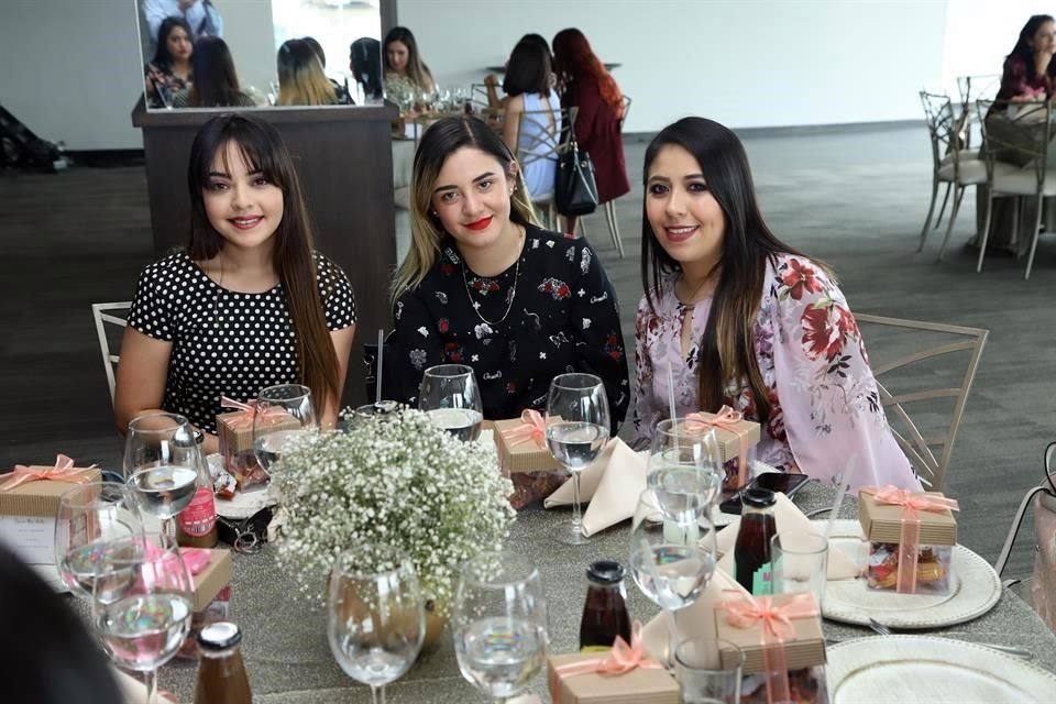 Daniela Paulet Sánchez, Astrid Almanza y Karla Silva