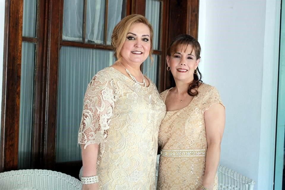 Claudia Palacios de Díaz y Maricela Moncayo de Santos