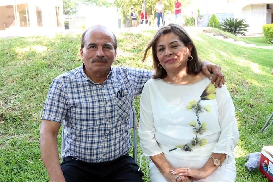 Ricardo Badillo Amaya y María de Jesús García de Badillo, papás del festejado
