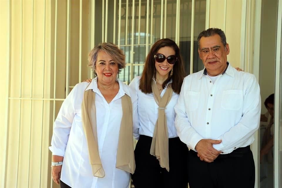 Lilian Martínez, Yuritze López y Edgar López