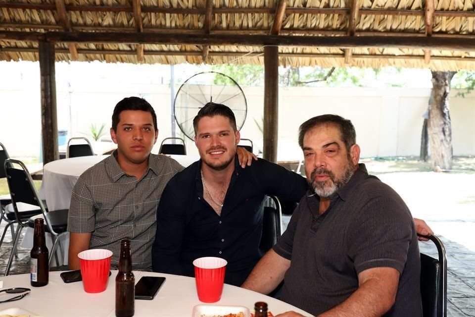 Emilio Victorio, Patricio Gómez y Rolando Arizpe