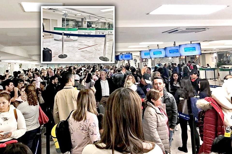 Además de la saturación de vuelos, cientos de turistas nacionales y extranjeros deben esperar más de una hora para pasar filtros del INM.
