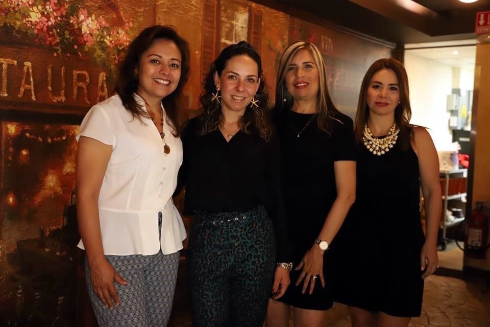 Nelly López, Celia Aguilar, Celiana Galindo y Adriana García